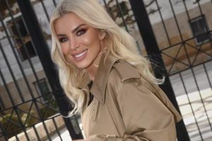 7 midi φορέματα από τη Massimo Dutti για τα γήινα μονοχρωματικά looks της άνοιξης - εικόνα 2