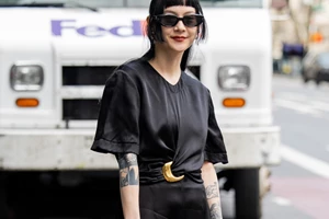 Αυτό το biker jacket κοστίζει 39,95 ευρώ και είναι το διαχρονικό πανωφόρι που χρειάζεσαι στη συλλογή σου