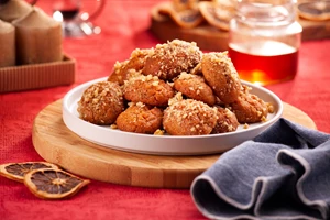 Θες αφράτους κουραμπιέδες; Τα μυστικά της Αργυρώς Μπαρμπαρίγου για να τους πετύχεις