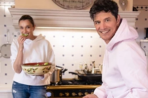 Σάκης Ρουβάς | Αυτή είναι η πολεμική τέχνη που τον κρατά σε φόρμα στα 53 του – Φωτογραφίες από τη σκληρή προπόνηση