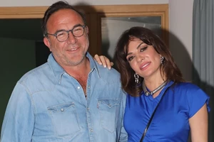 Δήμητρα Ματσούκα | Με τον Πέτρο Κόκκαλη στη Σάμο - Το αέρινο φόρεμα που επέλεξε