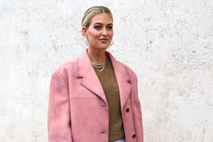 Βρήκαμε το πιο διάσημο πανωφόρι του 2025 με έκπτωση στη Mango