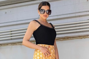 Σκέφτεσαι πώς θα ντυθείς κομψά στο γραφείο τώρα που έχει ζέστη; Η Αθηνά Οικονομάκου δημιούργησε το ιδανικό look - εικόνα 2