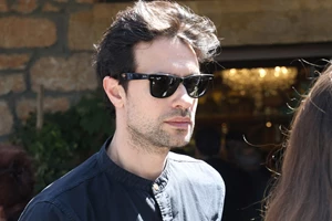 "Τα Φαντάσματα" | Ο Ορφέας Αυγουστίδης μάς βάζει στα backstage των γυρισμάτων - εικόνα 2