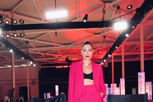 1 ζευγάρι παπούτσια- 5 διαφορετικά looks | Τα αγαπημένα παπούτσια της Βίκυς Καγιά είναι ιδανικά για την άνοιξη