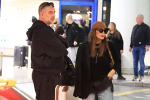 Δέσποινα Βανδή – Μαρία Καβογιάννη | Βραδινή έξοδος στο θέατρο για τις δύο καλές φίλες