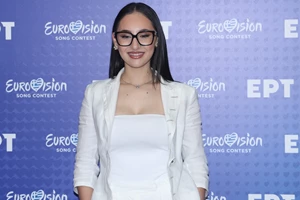 Με τον "φύλακα άγγελό της" | Η Klavdia σε βραδινή έξοδο μαζί με τον αγαπημένο της Oge - εικόνα 3