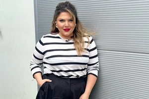 Η Δανάη Μπάρκα φόρεσε το πιο κολακευτικό σορτς για γυναίκες με καμπύλες