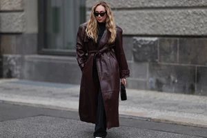 Μπορντό, ίσιες και από καουτσούκ | Μόλις βρήκαμε τις πιο ωραίες μπότες του φθινοπώρου στην Stradivarius