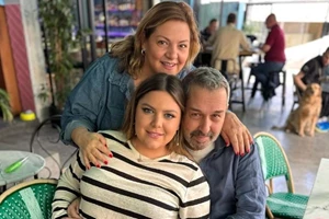 Δανάη Μπάρκα | Τα συγκινητικά λόγια για τη γιαγιά της "Η γιαγιά μου είναι η πιο ωραία αγκαλιά σε ολόκληρο τον πλανήτη"