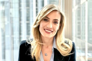 Ξέχνα τα ψηλοτάκουνα! H Ελεονώρα Μελέτη φόρεσε τα πιο πολυτελή flats της σεζόν