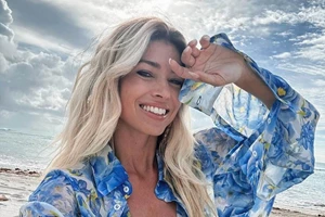 Η Βίκυ Καγιά προτείνει το πιο chic χρώμα που μπορείς να βάλεις εάν είσαι καλεσμενη σε γάμο