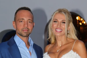 Κωνσταντίνα Σπυροπούλου & Βλάσσης Σταθοκωστόπουλος | Ποζάρουν με τα μπουρνούζια τους στο κολυμβητήριο