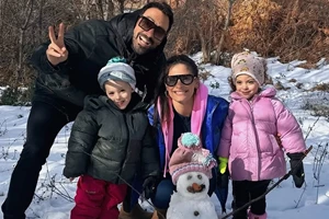 Δυο μικρές ζωγράφοι | Η Χριστίνα Μπόμπα φωτογραφίζει τις κόρες της και τις καλλιτεχνικές τους δραστηριότητες