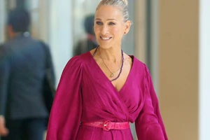 Αυτή είναι η πιο περίεργη fashion στιγμή του 2022 και έχει ως πρωταγωνίστρια την Carrie Bradshaw - εικόνα 5