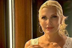 Ελένη Μενεγάκη | Αγκαλιά με τον Μάκη Παντζόπουλο και την κόρη τους, Μαρίνα στο πιο cute στιγμιότυπο