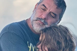 Δέσποινα Βανδή | Στη φωταγώγηση του χριστουγεννιάτικου δέντρου στο Περιστέρι – Φωτογραφίες στο πλευρό του Ανδρέα Παχατουρίδη και του Γιώργου Τσαλίκη