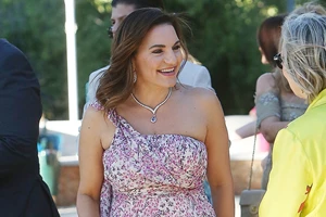 Γάμος Παύλου Βαρδινογιάννη | Ο minimal φθινοπωρινός στολισμός και τα τρία παρανυφάκια που συνόδευσαν τη νύφη - εικόνα 6