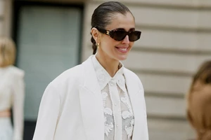 Αυτό είναι το τζιν παντελόνι που δεν αποχωρίζονται οι Γαλλίδες fashionistas