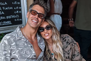 Στην Πάργα η Αθηνά Οικονομάκου | Η εντυπωσιακή βουτιά της Σιέννα στην πισίνα - εικόνα 5