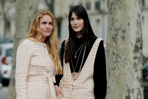 Η Έβελυν Καζαντζόγλου με το ανοιξιάτικο κοστούμι από Marks & Spenccer που θα σε ρωτούν όλοι από που αγόρασες