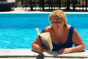 Δανάη Μπάρκα | Η topless φωτογραφία από τις ξέγνοιαστες καλοκαιρινές της διακοπές