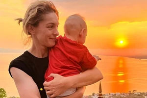 Γιούλικα Σκαφιδά | Η φωτογραφία αγκαλιά με τον γιο της μέσα από το μαιευτήριο - εικόνα 4