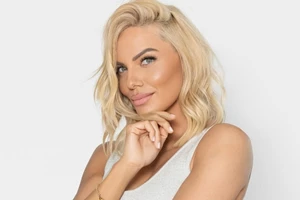 Ιωάννα Μαλέσκου | Το total black φθινοπωρινό σύνολο και το αινιγματικό μήνυμά της