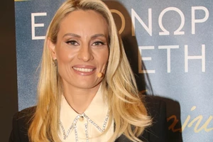 Ελεονώρα Μελέτη | 4 γενιές μαζί - Η φωτογραφία με τη γιαγιά, τη μητέρα και την κόρη της, Αλεξάνδρα - εικόνα 2