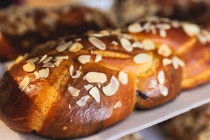 Τα πασχαλινά κουλουράκια του Άκη Πετρετζίκη | Η πιο εύκολη συνταγή που θα βρεις