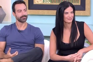 Χριστίνα Μπόμπα – Σάκης Τανιμανίδης | H φθινοπωρινή απόδραση στις Σπέτσες με τις κόρες τους, Αριάνα και Φιλίππα – Φωτογραφίες