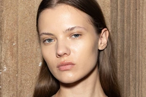 Μαρία Ηλιάκη | Αυτά είναι τα 5 beauty προϊόντα που δεν αποχωρίζεται στις διακοπές της