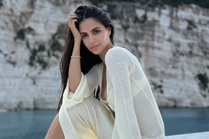 Η Δέσποινα Βανδή με τα viral sneakers που βλέπουμε παντού φέτος την άνοιξη - εικόνα 3