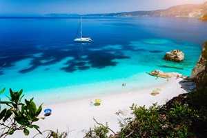 Απίστευτο κι όμως ελληνικό | Γερμανός τουρίστας κέρδισε αποζημίωση επειδή δεν έβρισκε ξαπλώστρα στις διακοπές του