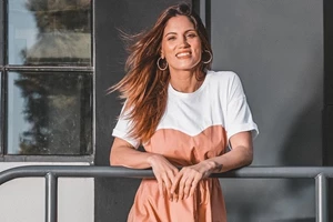 Η Μαίρη Συνατσάκη άναψε το τζάκι στο νέο της σπίτι | Ο cozy χώρος της