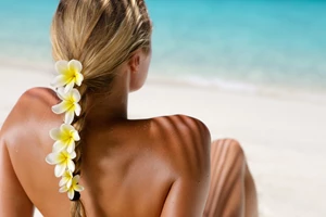 Chic & Minimal | Το απόλυτο καλοκαιρινό μακιγιάζ για sunkissed glow εφέ