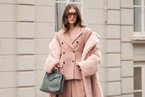 Η Κατερίνα Καινούργιου με το cargo τζιν από την Pink Woman που θα ανανεώσει τα ανοιξιάτικα looks σου - εικόνα 2