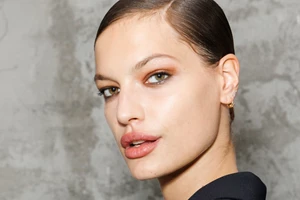 Neo-Goth Moment | Το sleek, glossy look που δεν ήξερες ότι χρειάζεσαι - εικόνα 2