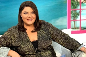 Η Δανάη Μπάρκα με το shorts από τη Zara που θα φορέσεις και το φθινόπωρο | Κοστίζει λιγότερο από 30 ευρώ