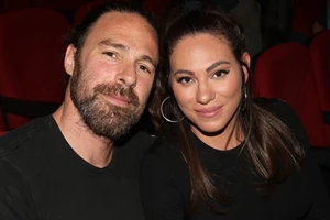 Ευρυδίκη Βαλαβάνη | Μαθήματα κολύμβησης με τον 5 μηνών γιο της