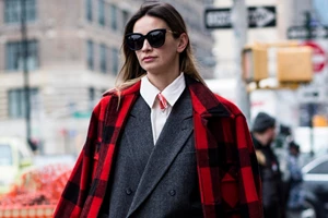 Αυτό είναι το αξεσουάρ που φορούν όλα τα cool girls φέτος τον χειμώνα