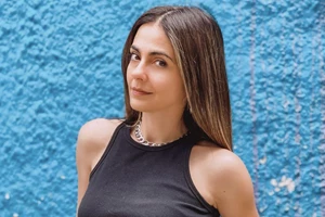 "Σαν δίδυμες" | Η Αγγελική Δαλιάνη φωτογραφίζεται με την 16χρονη κούκλα κόρη της, Λυδία - εικόνα 4