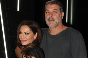 Βασίλης Μπισμπίκης | Στο Σύνταγμα στο πλευρό του απεργού πείνας Πάνου Ρούτσι - "Ήθελε να δει εμένα και τη Δέσποινα Βανδή"