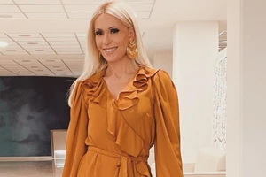 Μαρία Μπακοδήμου | Σε event με glamorous αέρα με κομψή ολόσωμη φόρμα