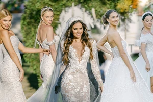 10 συγκλονιστικά νυφικά και 3 #catwalk εκπλήξεις που αποθέωσαν το Yes I Do Catwalk by Georg Jensen - εικόνα 14