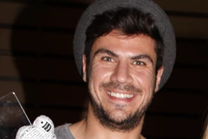 Περήφανος μπαμπάς ο Άκης Πετρετζίκης | Σε "επικίνδυνες αποστολές" με τον γιο του, Αχιλλέα