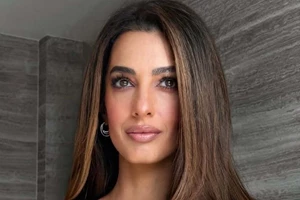 Amal Clooney | Το μεταξωτό short suit της στη Βενετία είναι η πιο chic εναλλακτική του κοστουμιού - εικόνα 2