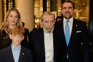 Μαριάννα Λάτση | Η κομψή εμφάνιση με black σύνολο και καλσόν με αστραφτερές λεπτομέρειες