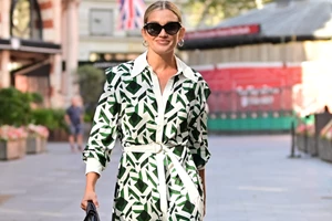 Δέκα καλοκαιρινά κομμάτια που ξεχωρίσαμε από το στιλ της Δανάης Μιχαλάκη και είναι απαραίτητα για τις διακοπές