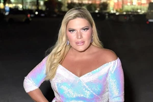 Η Δανάη Μπάρκα στην αιώρα | Βρήκε τον επίγειο παράδεισό της